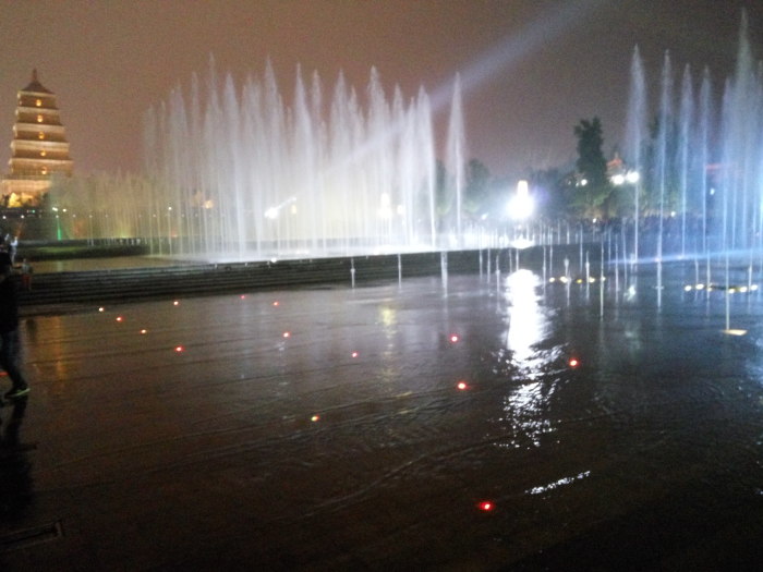 西安大雁塔广场音乐喷泉开放时间(西安的大雁塔音乐喷泉几点开)