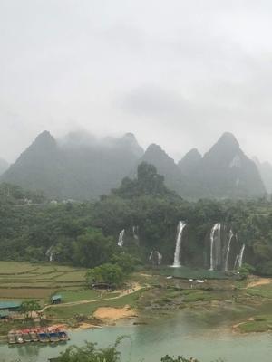 德天瀑布在哪里(德天瀑布在哪里住)